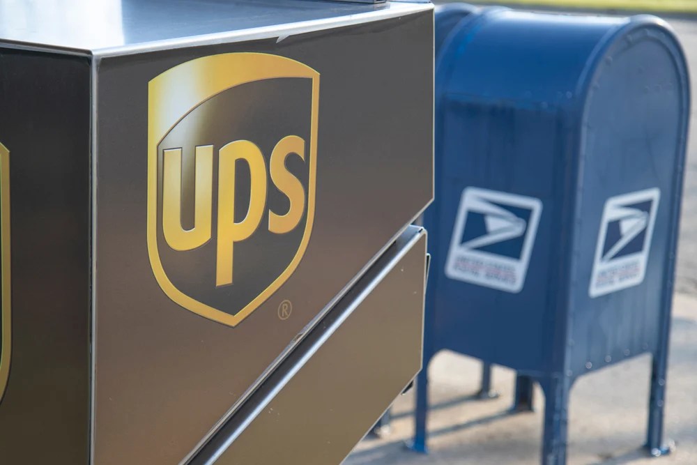 Ups Vs Usps Comparison Guide For 2024 - Download Premium Space Texture | High Resolution